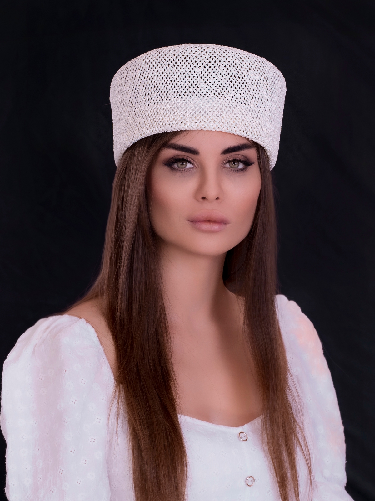 Соломенная шляпка ПилБокс №200  белая--1