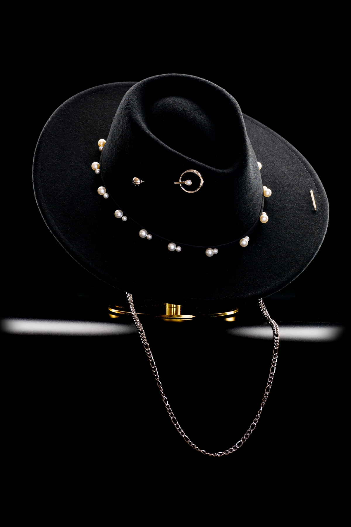 Федора+ - фетровая шерстяная шляпка №54 жемчуг с цепочкой и брошкой--0