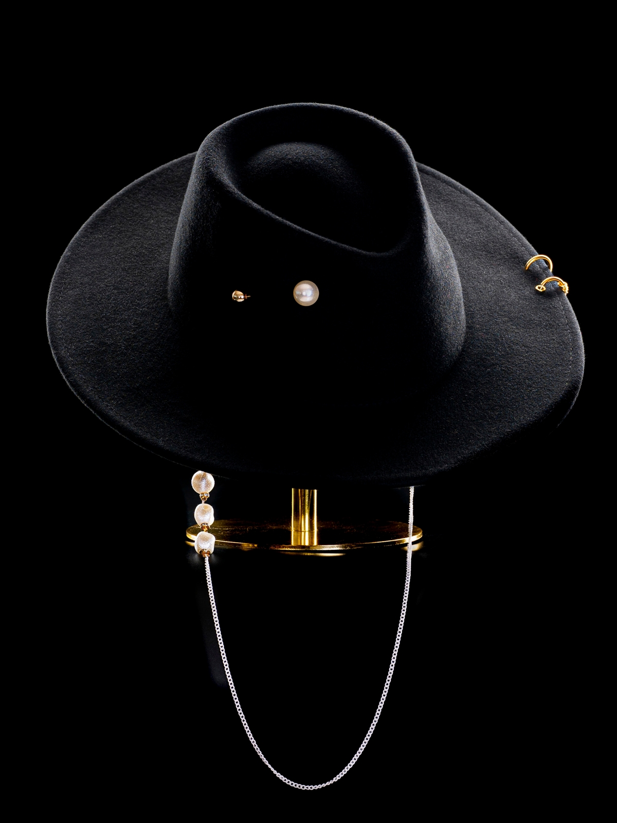 Федора+ - фетровая шерстяная шляпка №54 с цепочкой и брошкой жемчуг--1