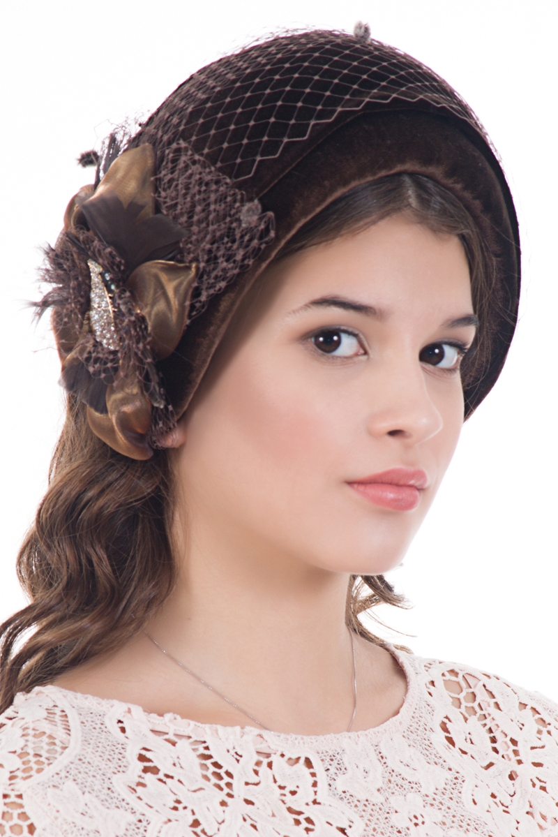 Кокошник коричневый